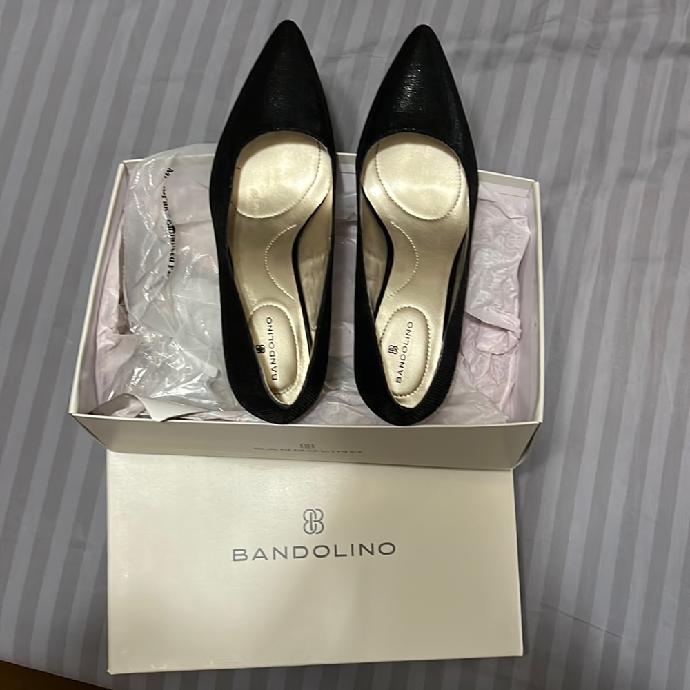 Black Pumps by Bandolino